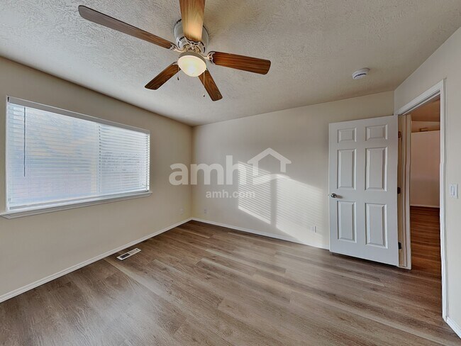 Building Photo - 1149 N Caterpillar Ave