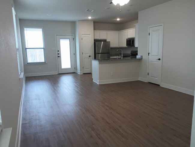 Building Photo - 7518 Astro Fld