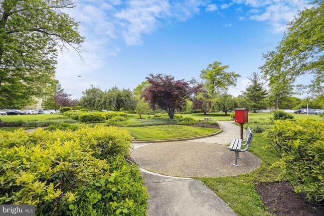 Building Photo - 6631 Wakefield Dr