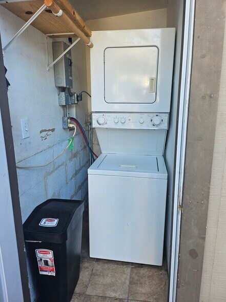 Private laundry - 24036 Gemwood Dr