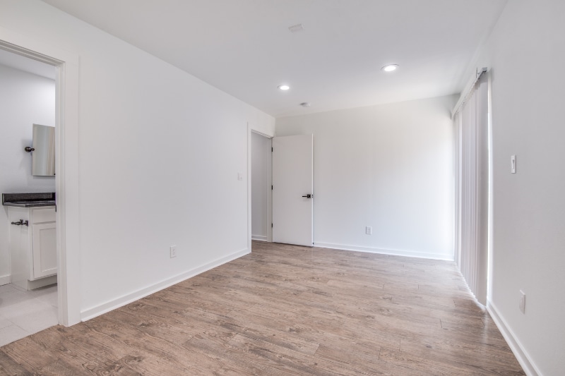 Building Photo - 410 Lansing St