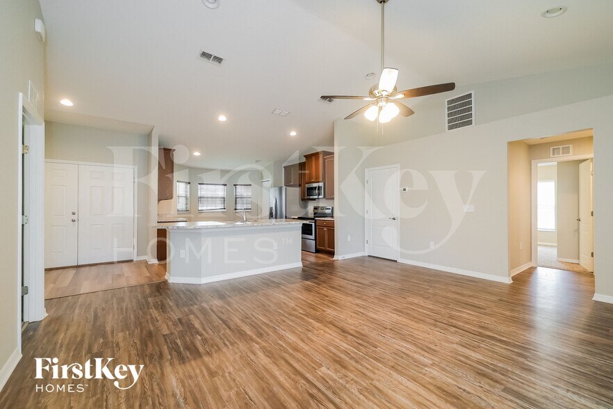 Building Photo - 109 Solis Dr