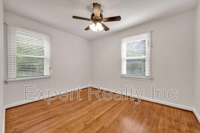 Building Photo - 7119 1st Ave S