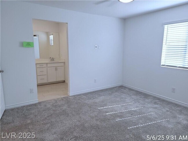 Building Photo - BRAND NEW 3 BED, 2.5 BATH TOWNHOME IN NW L...