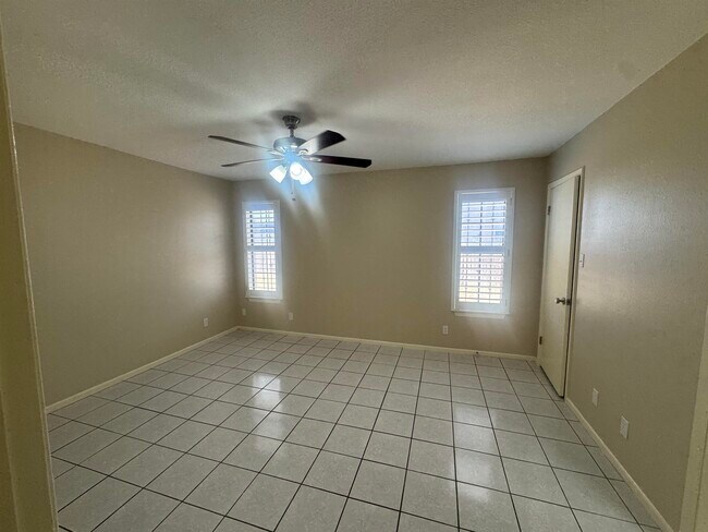 Building Photo - 247 Northpoint Dr