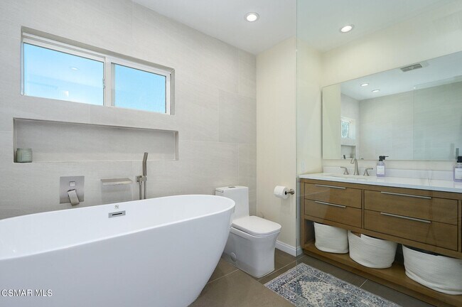 Building Photo - 5557 Adelina Ct