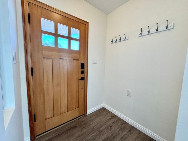 Building Photo - Charming Morningside Park Home Ready to Mo...