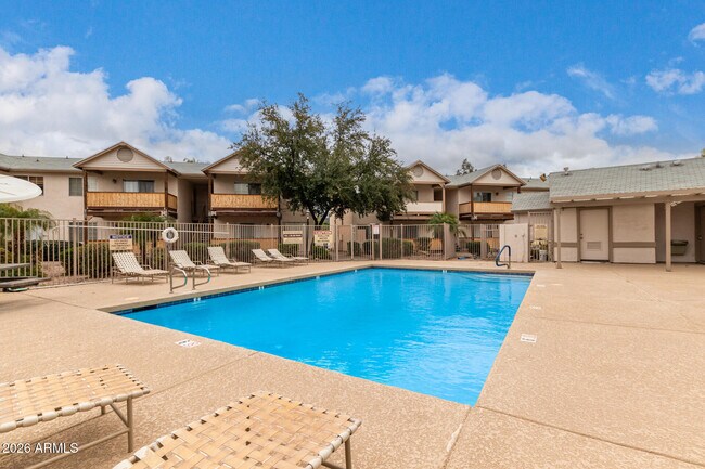 Building Photo - 616 S Hardy Dr
