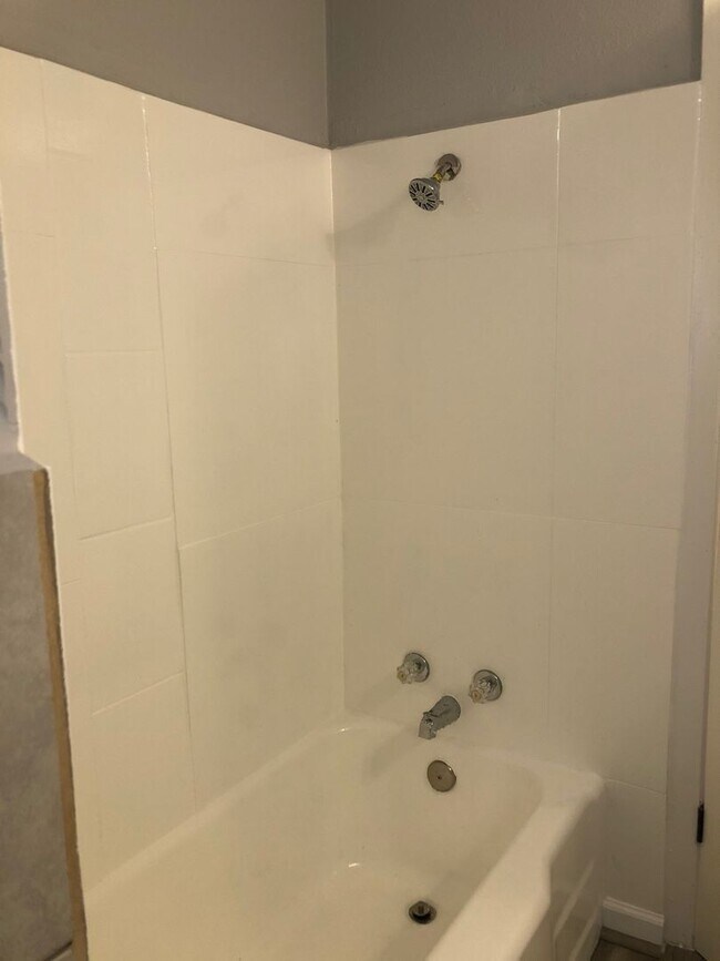 Building Photo - Gorgeous Just Remodeled 4 bed 2 bath Home ...