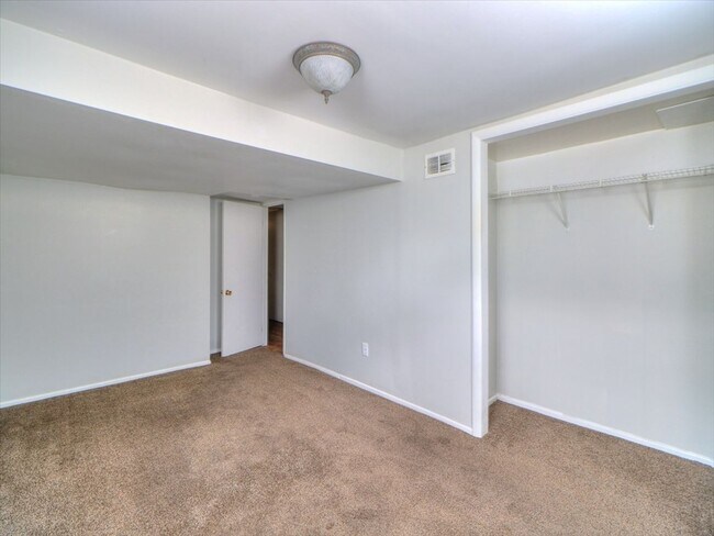 Building Photo - 1066 E Emerson Ave