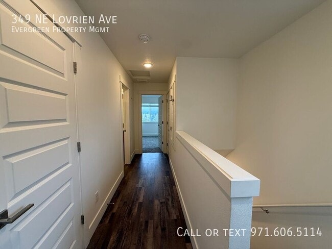 Building Photo - 349 NE Lovrien Ave