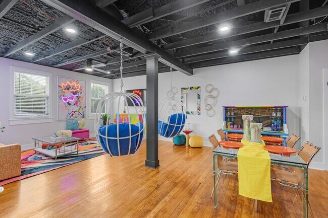 Building Photo - 156 Camellia St