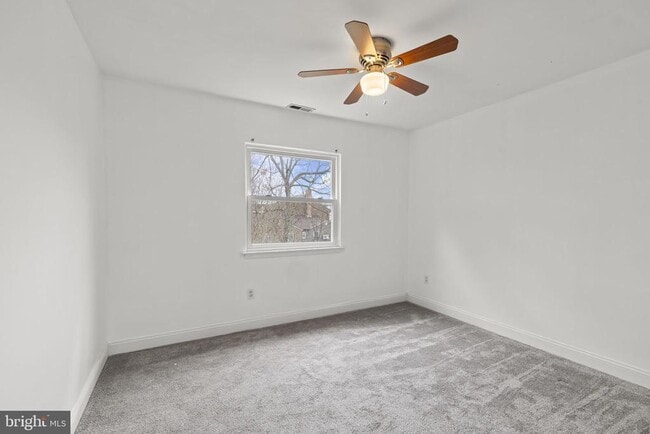 Building Photo - 8 Fanelli Ln