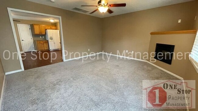 Building Photo - Gorgeous 3 bedroom / 2.5 bathroom in Grain...