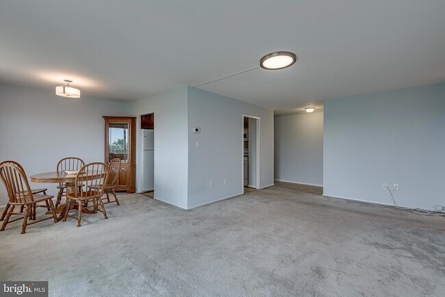 Building Photo - 1111 University Blvd W