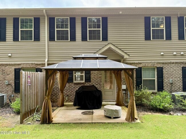 Building Photo - 204 Backspin Ln