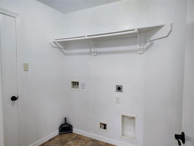 Building Photo - 21411 Forest Colony Dr