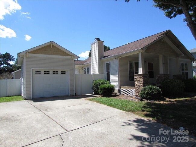 Building Photo - 1711 Chantilly Ln