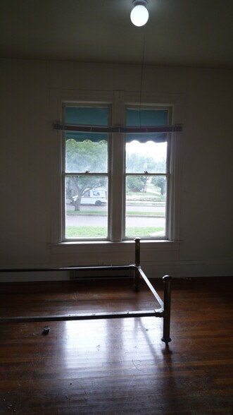 Building Photo - 804 E Kiowa St