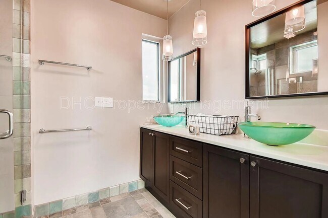 Building Photo - 574 Marietta St NW