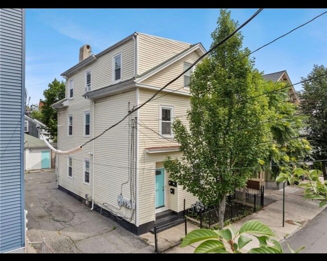 Building Photo - 211 Carpenter St