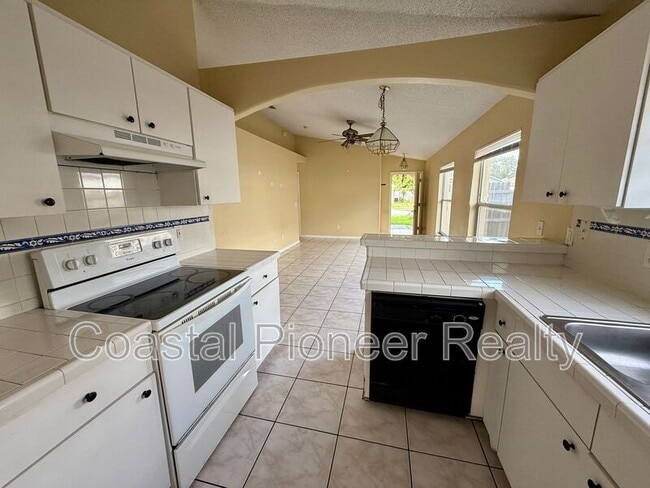 Building Photo - 1002 Golfside Ct
