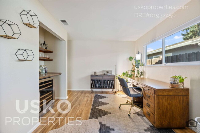 Building Photo - 8844 Garden Glen Way