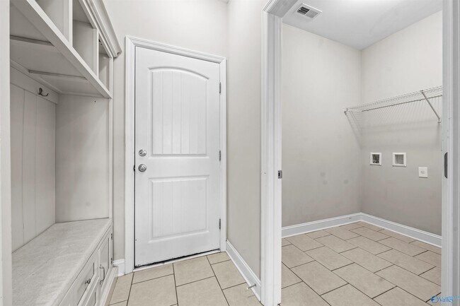 Building Photo - 104 Erskin Parcus Dr