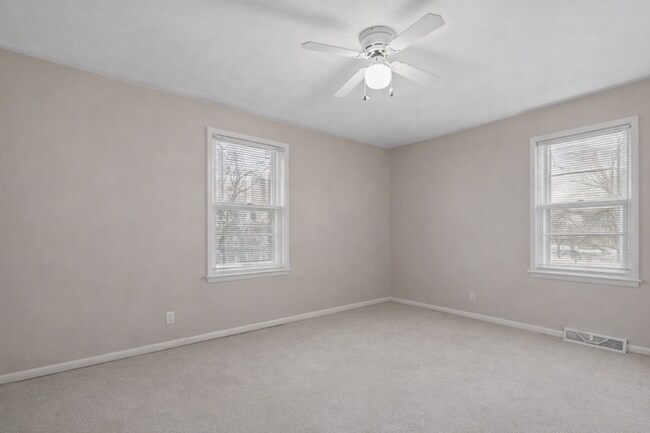 Building Photo - SUMMER SPECIAL! Beautiful 3 bedroom house on Bloomington's Eastside - Available Now!
