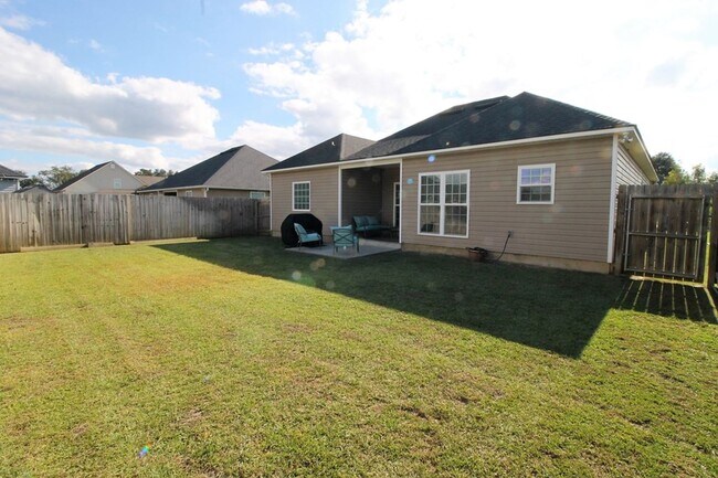 Building Photo - Beautiful and Convenient 3BR/2BA Home near Moody Airforce Base in Valdosta, GA