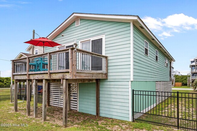 Building Photo - 2660 Island Dr