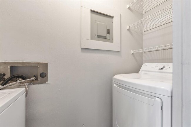 Building Photo - 6120 Peregrine Ave