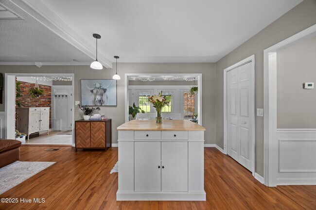 Building Photo - 206 Brentwood Ct