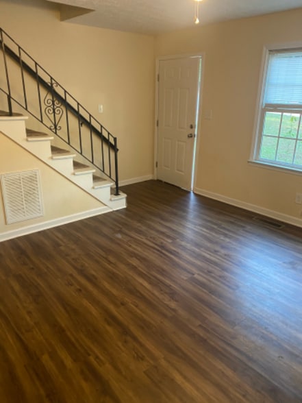 Building Photo - 160 Nunnally St