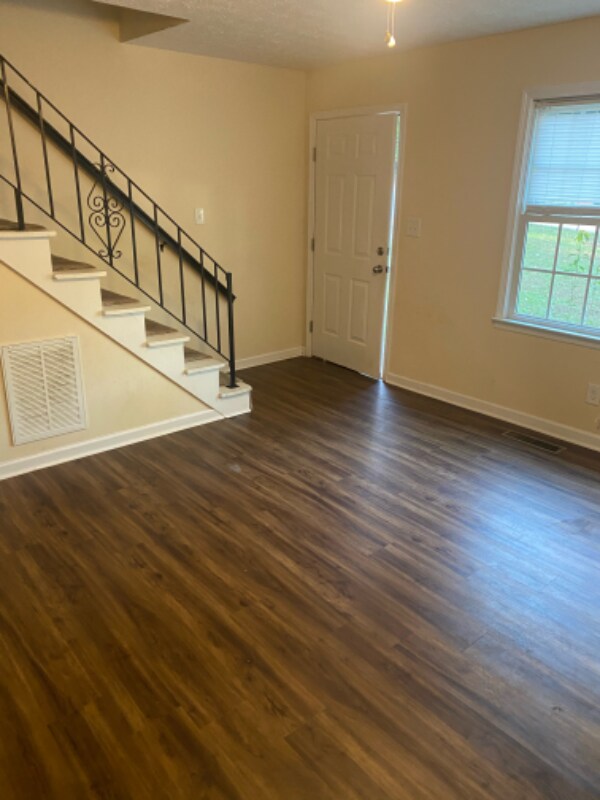 Building Photo - 160 Nunnally St