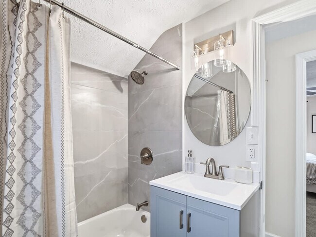 Building Photo - 3746 Northwood Rd