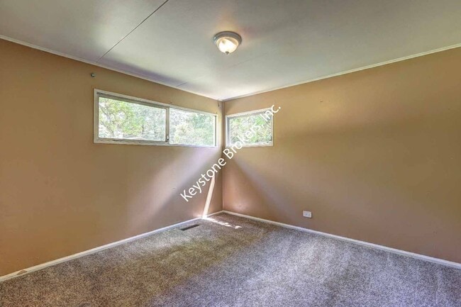Building Photo - 604 Hale Ave