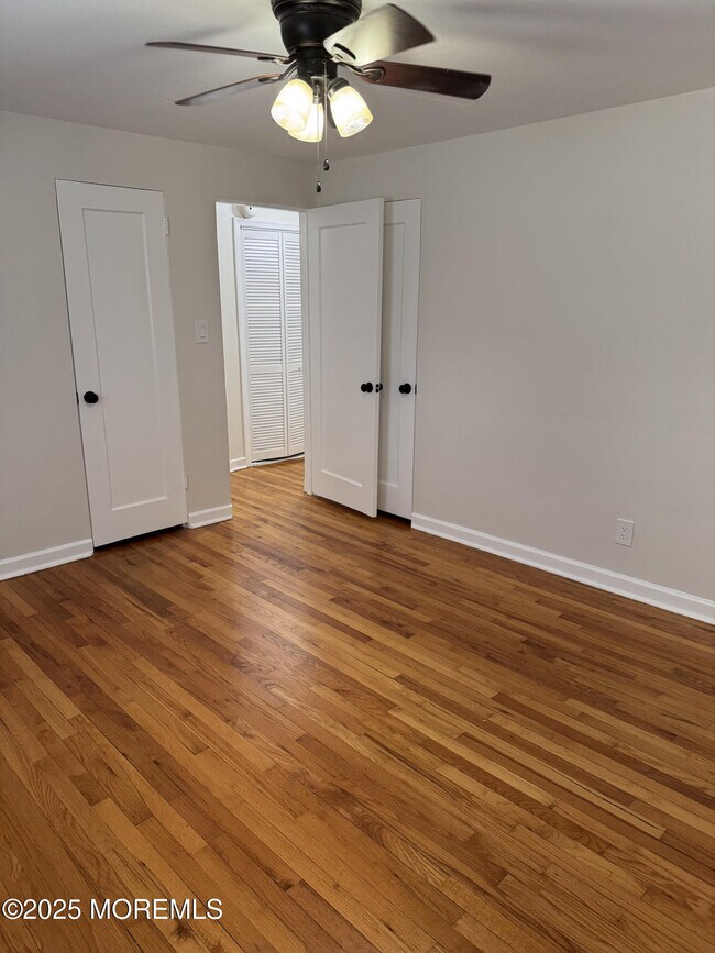 Building Photo - 146 Manor Dr
