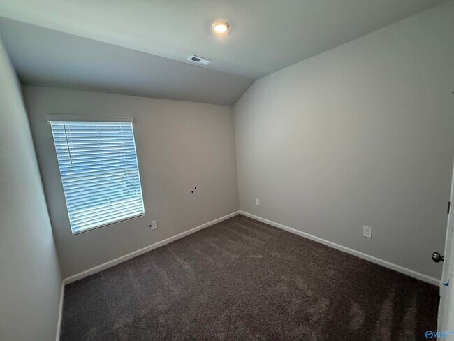 Building Photo - 205 Six Pence Ct