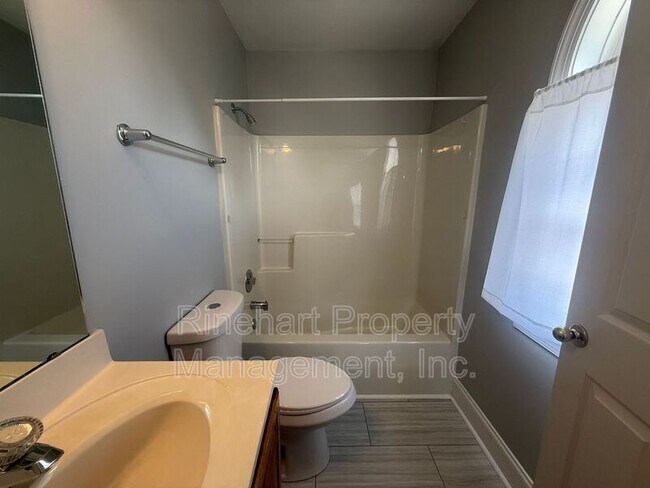Building Photo - 1668 Flintwood Dr