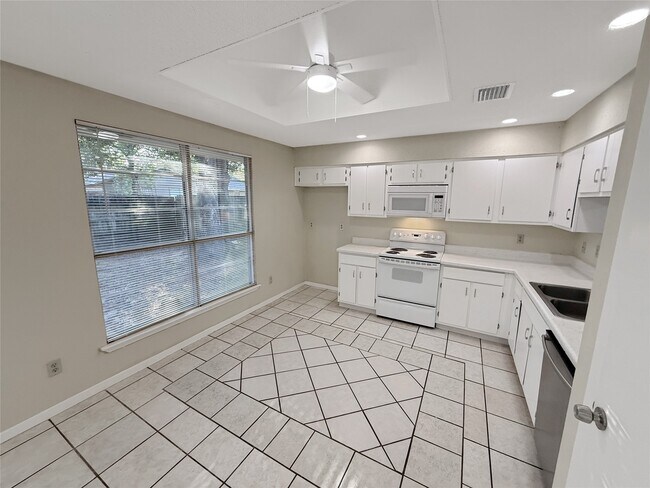 Building Photo - 14411 Cypress Leaf Dr