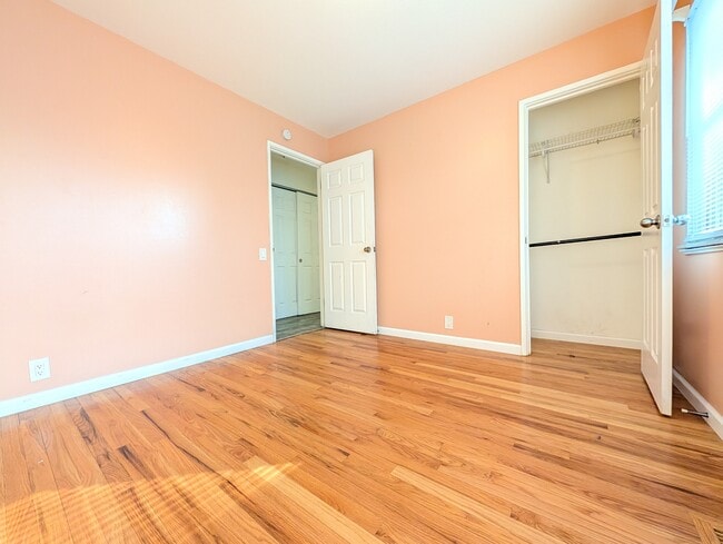 Building Photo - 3670 Tremont Dr