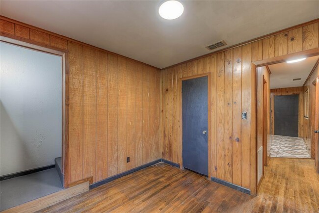 Building Photo - 1310 Young St