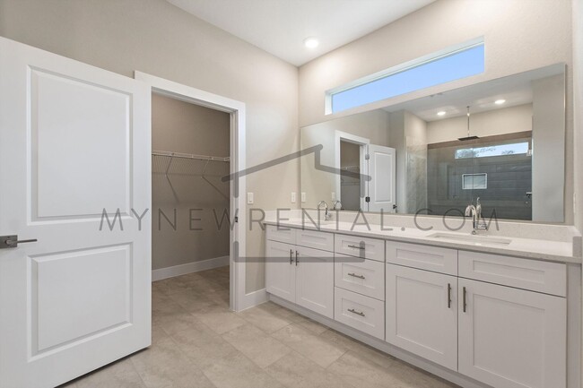 Building Photo - Deposit-Free! Get $1,000 OFF your first mo...