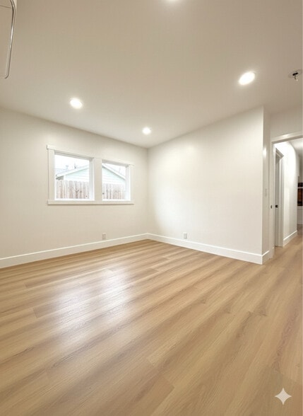 Building Photo - 852 Orange Ave