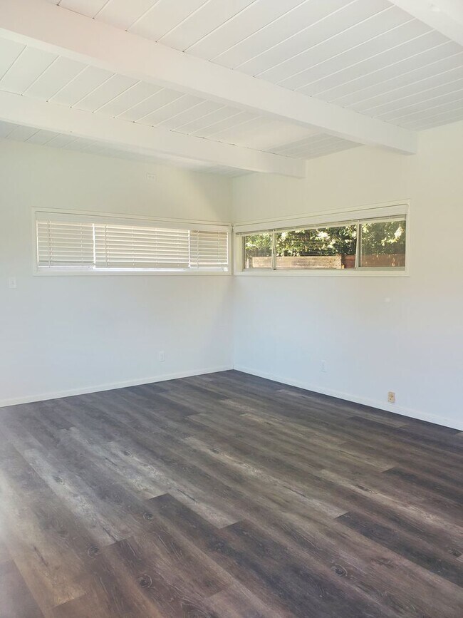 Building Photo - Recently Upgraded and Refreshed House with Pool and Casita