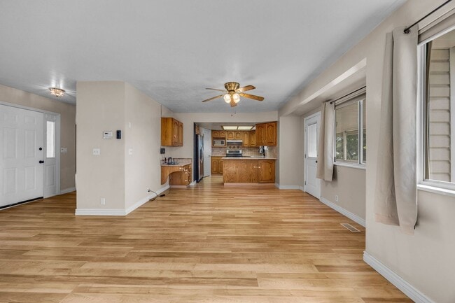 Building Photo - 5 Bedroom 3.5 Bathroom Home in Layton!!