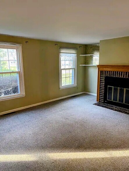 Building Photo - 127 Fairgreen Dr