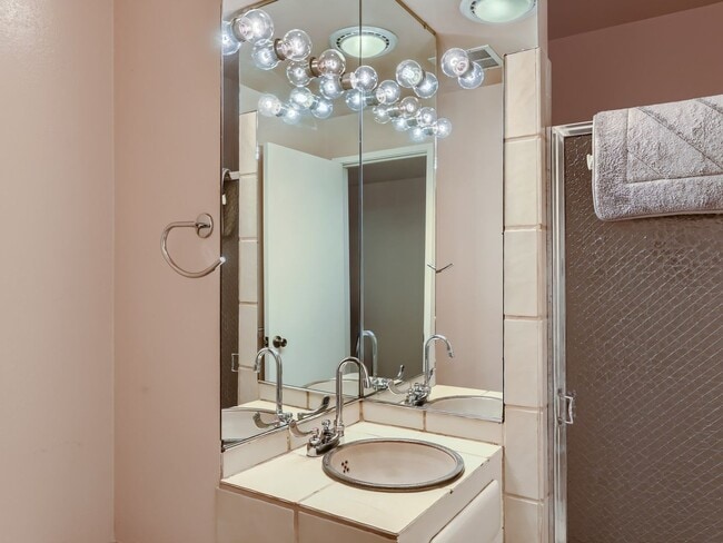 Building Photo - 4bd/3ba Kirkland House