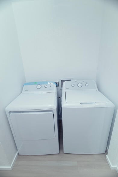 Building Photo - 730 Sunset Pky